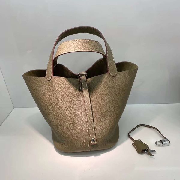 akend wholesale 2021 h onthego family bags layer cowhide vegetable basket p zhouzhoubao123 c crossbody tb saddle bag quilted handbags, Black
akend wholesale 2021 h onthego family bags layer cowhide vegetable basket p zhouzhoubao123 c crossbody tb saddle bag quilted handbags, Black