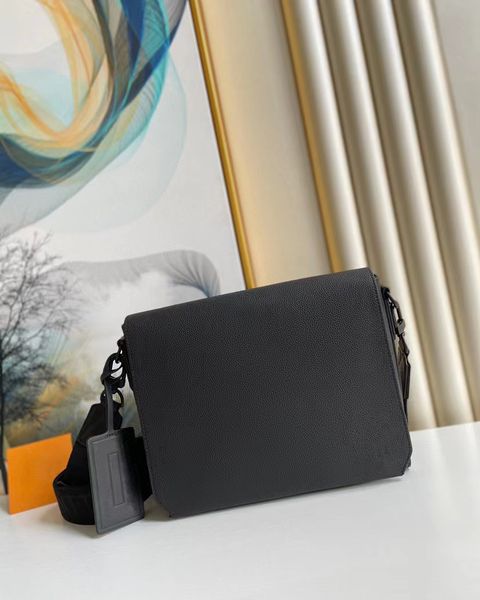 man's handbags luxury designer bags grain leather messenger bag cross-body bag it is the first choice of daily fashion collocation
man's handbags luxury designer bags grain leather messenger bag cross-body bag it is the first choice of daily fashion collocation
