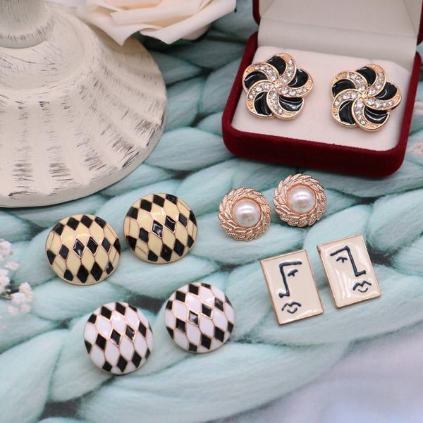 stud creative designs black classic earring-stud pendiente rhinestone pretty petal brincos wedding gift for mujer, Golden;silver
stud creative designs black classic earring-stud pendiente rhinestone pretty petal brincos wedding gift for mujer, Golden;silver