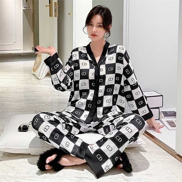 women's pajamas set letter printed plaid sleepwear silk like v neck long sleeve pants homewear two pieces autumn 211106, Black;red
women's pajamas set letter printed plaid sleepwear silk like v neck long sleeve pants homewear two pieces autumn 211106, Black;red