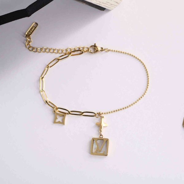 2021 new jewelry chen decorated titanium steel han edition rhombus flower spliced fritillary perfume bottle letter asymmetrical chain bracel, Black
2021 new jewelry chen decorated titanium steel han edition rhombus flower spliced fritillary perfume bottle letter asymmetrical chain bracel, Black