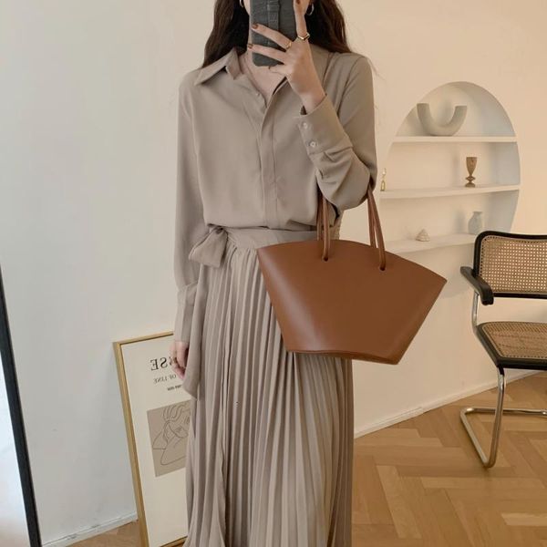 dresses women french retro solid draped turn-down collar loose gentle full sleeves elegant long chic female, Black;gray
dresses women french retro solid draped turn-down collar loose gentle full sleeves elegant long chic female, Black;gray