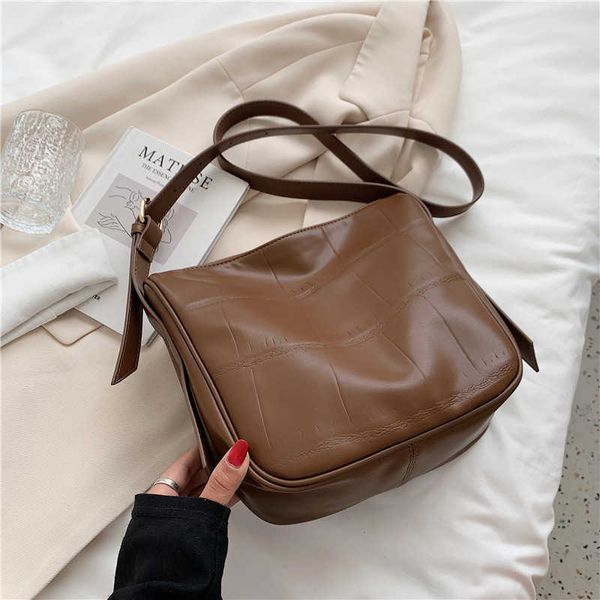 large capacity women's 2021 new fashion single shoulder bag high sense of foreign style versatile ins armpit tote bag
large capacity women's 2021 new fashion single shoulder bag high sense of foreign style versatile ins armpit tote bag