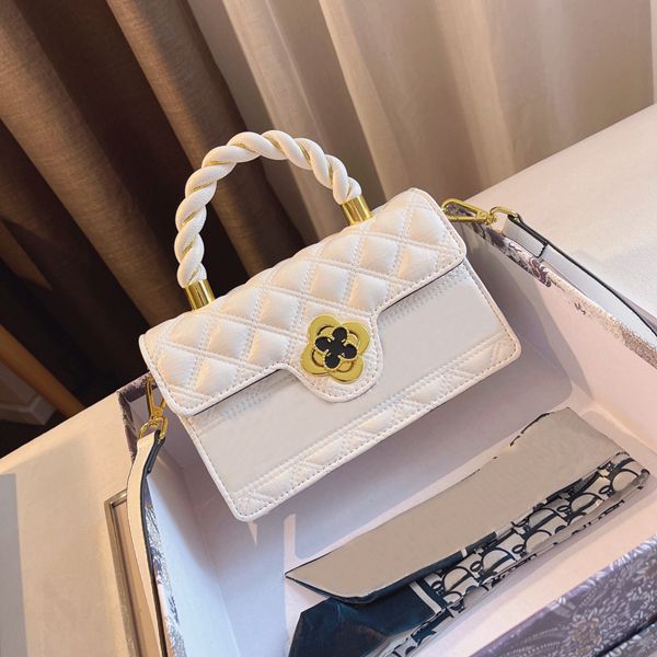 2021 brand designer shoulder bag women's fashion luxury leather rhombic pattern portable cross bags with scarf box size
2021 brand designer shoulder bag women's fashion luxury leather rhombic pattern portable cross bags with scarf box size