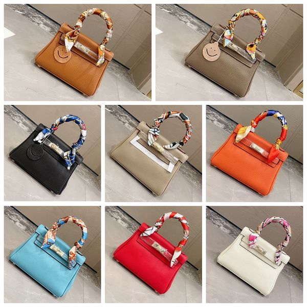 luxury designers fashion bag 18cm 22cm 25cm women totes shoulder bags with stamped lock lady genuine leather plain bag04
luxury designers fashion bag 18cm 22cm 25cm women totes shoulder bags with stamped lock lady genuine leather plain bag04