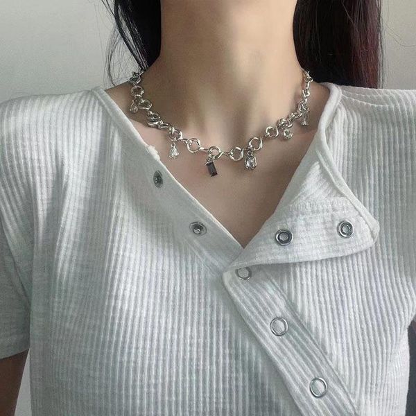chokers vintage short crystal pendant choker necklaces for women zinc alloy clavicle chain necklace punk metal geometric y2k, Golden;silver
chokers vintage short crystal pendant choker necklaces for women zinc alloy clavicle chain necklace punk metal geometric y2k, Golden;silver