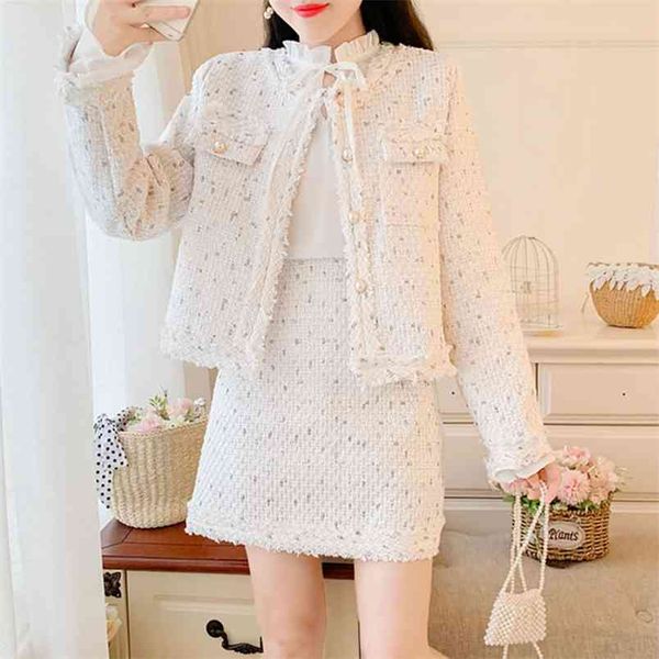 autumn winter plaid 2 piece set women slim skirt fashion fringed pearl button jacket coat +tassels suit 210514, White
autumn winter plaid 2 piece set women slim skirt fashion fringed pearl button jacket coat +tassels suit 210514, White