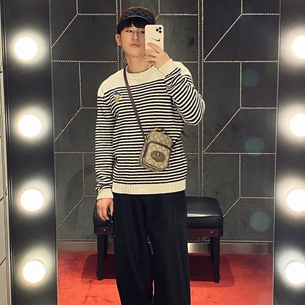 2021 new men's and women's tiger head mobile phone fashion versatile network red star same storage bags
2021 new men's and women's tiger head mobile phone fashion versatile network red star same storage bags