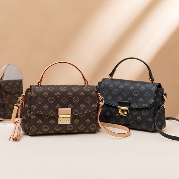 handbag fashionable hand-held old flower bag 2021 fashion lock postman simple and versatile one shoulder slanting small square, Black;red
handbag fashionable hand-held old flower bag 2021 fashion lock postman simple and versatile one shoulder slanting small square, Black;red