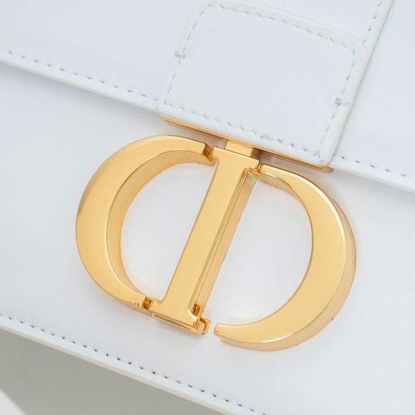 light luxury 2021 new fashion leather broadband old flower montaigne bag retro leisure one shoulder small square versatile messenger handbag
light luxury 2021 new fashion leather broadband old flower montaigne bag retro leisure one shoulder small square versatile messenger handbag