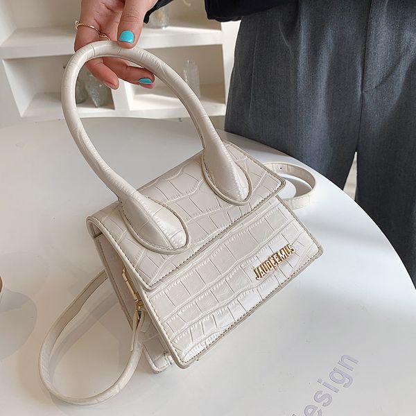 design net red mini lipstick women's 2021 summer new fashion simple diagonal foreign style portable small square bag
design net red mini lipstick women's 2021 summer new fashion simple diagonal foreign style portable small square bag