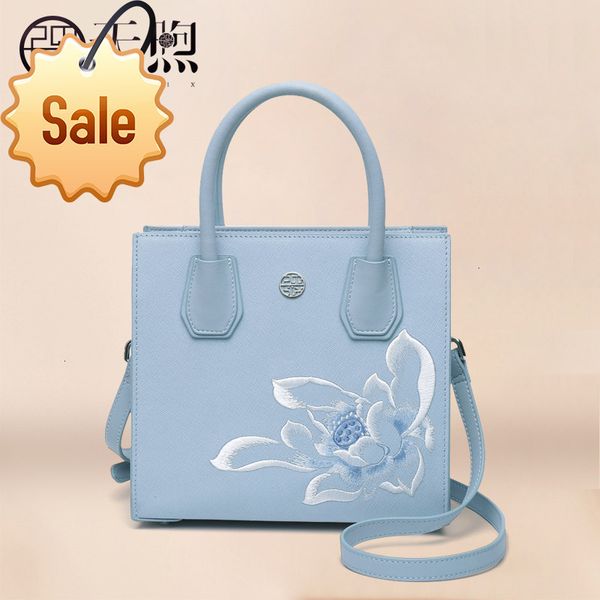 tianxu 2021 new chinese fashion embroidered handbag versatile cowhide single shoulder messenger princess bag
tianxu 2021 new chinese fashion embroidered handbag versatile cowhide single shoulder messenger princess bag