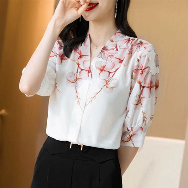 korean silk women blouses shirt satin blouse woman v-neck print plus size blusas mujer de moda 210604, White
korean silk women blouses shirt satin blouse woman v-neck print plus size blusas mujer de moda 210604, White