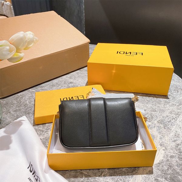 flap fd uette mini color matching stick chain double f buckle single shoulder bag
flap fd uette mini color matching stick chain double f buckle single shoulder bag
