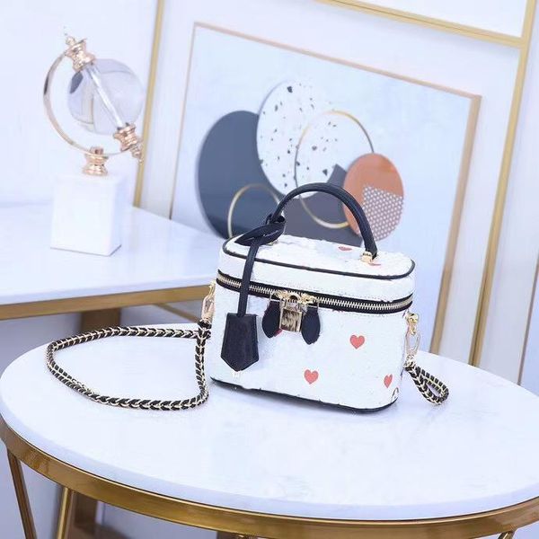 high-capacity 2021 makeup bag women fashion make up bags pouch designer cosmetic bages handbag
high-capacity 2021 makeup bag women fashion make up bags pouch designer cosmetic bages handbag
