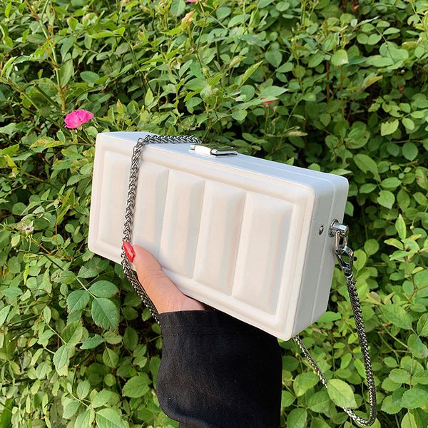 niche design popular style handbags 2021 new fashion chain messenger bag high-end square bag chocolate box bag width 18cm
niche design popular style handbags 2021 new fashion chain messenger bag high-end square bag chocolate box bag width 18cm