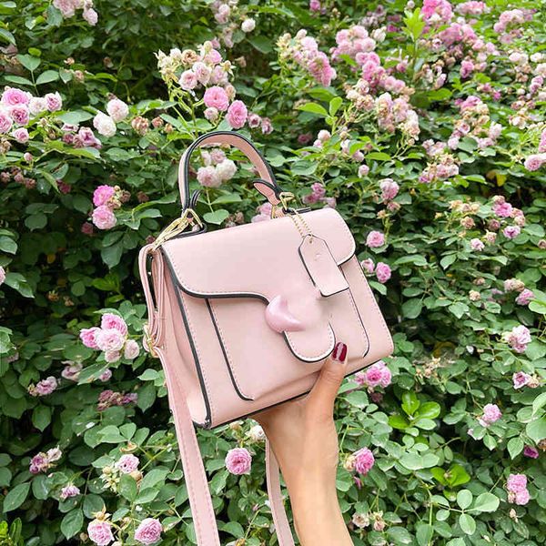 70% factory store 2021 summer fashion trend portable bag with simple texture
70% factory store 2021 summer fashion trend portable bag with simple texture