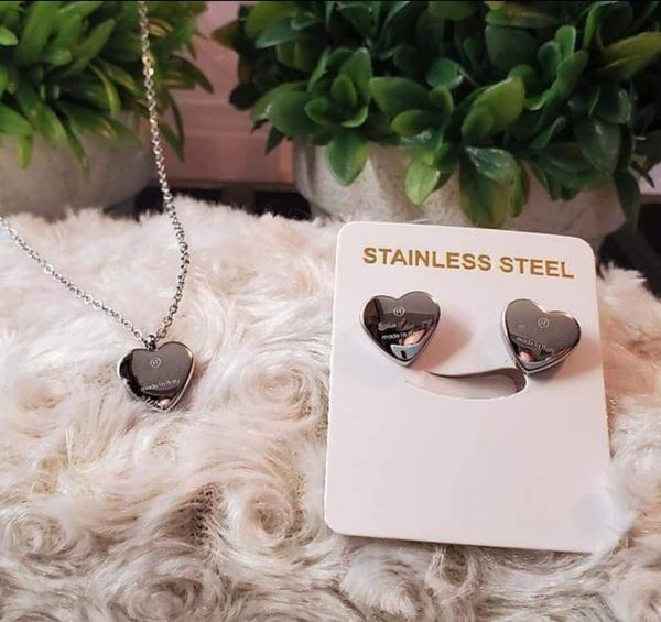 designer jewelry sets heart love pendant letter earrings choker necklace fashion stainless steel 14k gold silver rose plated wedding women w
designer jewelry sets heart love pendant letter earrings choker necklace fashion stainless steel 14k gold silver rose plated wedding women w