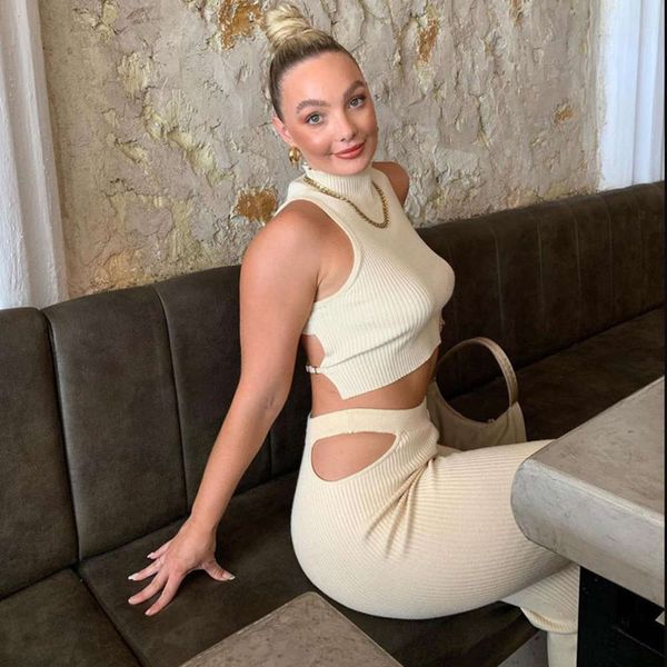 wind 2021 summer new women's sleeveless short sleeve open back t-shirt fashion slim straight pants suit, Black;white
wind 2021 summer new women's sleeveless short sleeve open back t-shirt fashion slim straight pants suit, Black;white