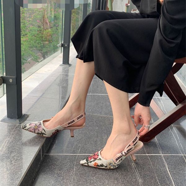 d-letter embroidered high-heeled shoes women's 2020 new kitten heel bow women's shoes bandage ribbon mid heel shoes ysj, Black
d-letter embroidered high-heeled shoes women's 2020 new kitten heel bow women's shoes bandage ribbon mid heel shoes ysj, Black
