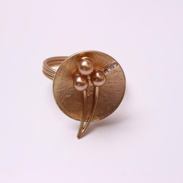 4pcs/lotus leaf simple golden napkin ring deskdecoration for family gatherings and el western rings
4pcs/lotus leaf simple golden napkin ring deskdecoration for family gatherings and el western rings