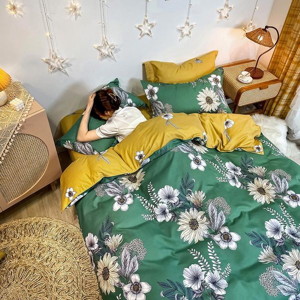 2/3 pcs nordic style home textile flower pattern twin full king size bedding set,duvet cover set 220x240 200x200, for sets
2/3 pcs nordic style home textile flower pattern twin full king size bedding set,duvet cover set 220x240 200x200, for sets