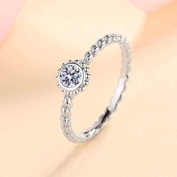 diamond excellent cut color round moissanite wedding ring silver 925 platinm jewelry, Slivery;golden
diamond excellent cut color round moissanite wedding ring silver 925 platinm jewelry, Slivery;golden
