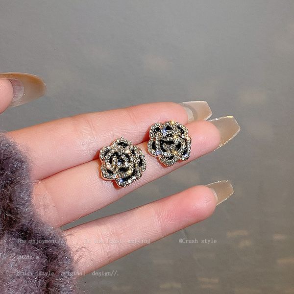 925 silver needle design feeling inlaid with diamond flower small earring net red temperament earrings personality fashion earrings
925 silver needle design feeling inlaid with diamond flower small earring net red temperament earrings personality fashion earrings
