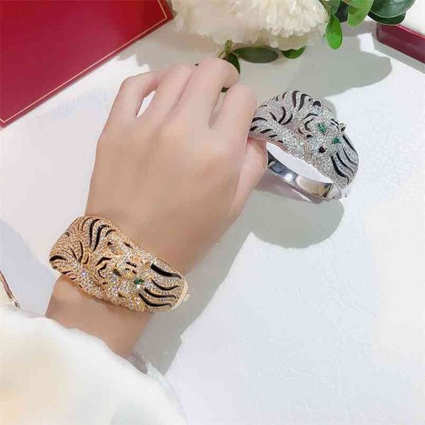 selling trend exaggerated tiger bracelet neutral aaa zircon party leopard print brand jewelry street fashion golden 210918, Black
selling trend exaggerated tiger bracelet neutral aaa zircon party leopard print brand jewelry street fashion golden 210918, Black