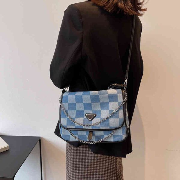 2022 factory wholesale new chessboard plaid canvas women's summer high capacity chessboard one shoulder cowboy portable tote bag, Black;red
2022 factory wholesale new chessboard plaid canvas women's summer high capacity chessboard one shoulder cowboy portable tote bag, Black;red