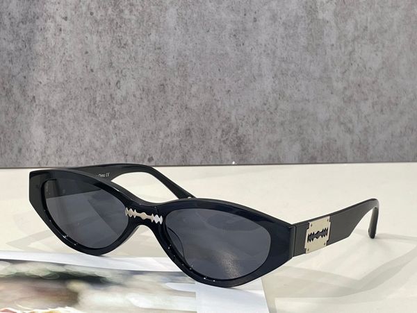 sunglasses for men and women summer style def ault anti-ultraviolet retro plate plank full frame fashion eyeglasses random box, White;black
sunglasses for men and women summer style def ault anti-ultraviolet retro plate plank full frame fashion eyeglasses random box, White;black
