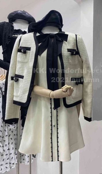 xiaoxiang suit women's autumn 2021 temperament, fashion, high sense, famous lady's foreign style skirt two-piece set, Black;gray
xiaoxiang suit women's autumn 2021 temperament, fashion, high sense, famous lady's foreign style skirt two-piece set, Black;gray