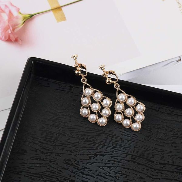 clip-on & screw back geometric pearl clip earrings for women no pierced and piecred with simulated ear brincos wedding party high quality, Silver
clip-on & screw back geometric pearl clip earrings for women no pierced and piecred with simulated ear brincos wedding party high quality, Silver