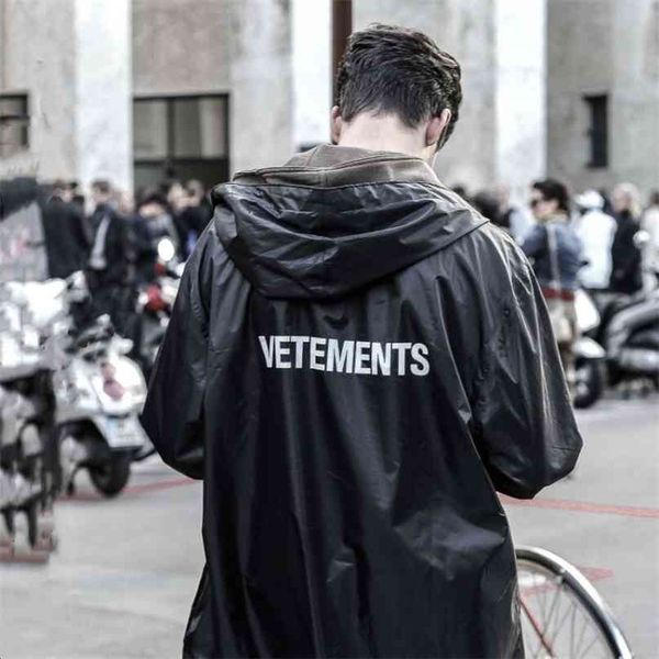 men portable loog vetements windbreaker black trench outerwear waterproof sunscreen hooded raincoat 210819, Tan;black
men portable loog vetements windbreaker black trench outerwear waterproof sunscreen hooded raincoat 210819, Tan;black