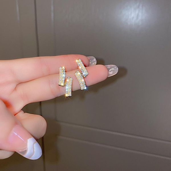 stud fashion luxury cubic zirconia jewelry gold color sparkling big geometry zircon crystal earrings for women wedding gift, Golden;silver
stud fashion luxury cubic zirconia jewelry gold color sparkling big geometry zircon crystal earrings for women wedding gift, Golden;silver