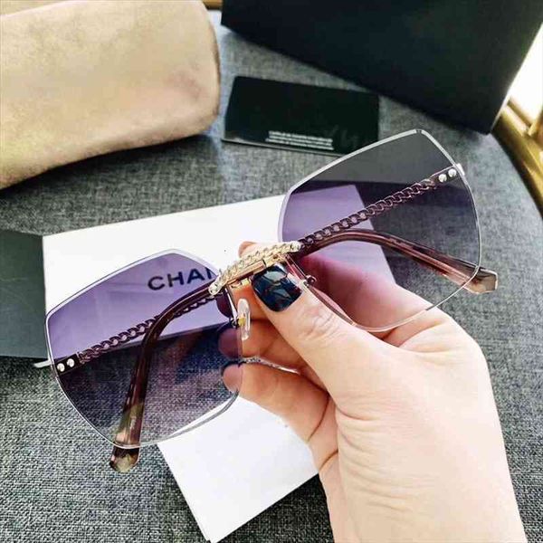 Fashion Black Gradient Sun Glasses Crystal Square Rimless Sunglasses Women Vintage Oversized Classic Brand Designer, White;black
Fashion Black Gradient Sun Glasses Crystal Square Rimless Sunglasses Women Vintage Oversized Classic Brand Designer, White;black