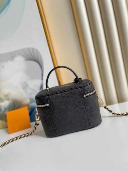 designer luxurynew women's bag 7a high-end customized quality cosmetic storage bag fashion business casual style with long shoulder str
designer luxurynew women's bag 7a high-end customized quality cosmetic storage bag fashion business casual style with long shoulder str
