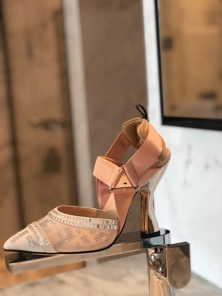 2021 good quality fashion women luxurys designers shoes designer sandals womens luxury high heels sandal dress shoess with box size 35-41 -n, Black
2021 good quality fashion women luxurys designers shoes designer sandals womens luxury high heels sandal dress shoess with box size 35-41 -n, Black