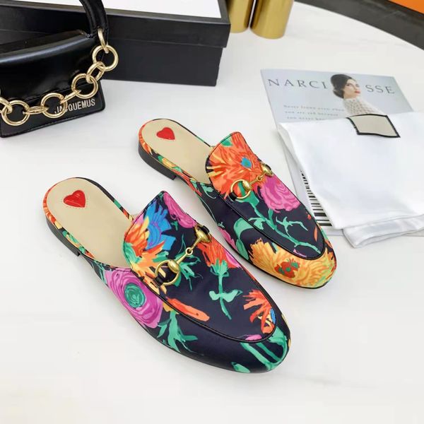 2021 luxury designer women slippers leather exquisite print metal buckle flat soled shoes scuffs summer beach fashion ladies slides sandals, Black
2021 luxury designer women slippers leather exquisite print metal buckle flat soled shoes scuffs summer beach fashion ladies slides sandals, Black