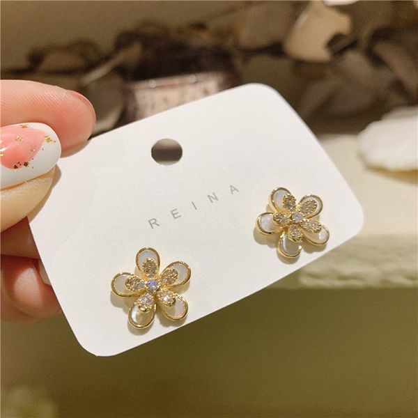 stud lovelink luxury zircon crystal flower small earrings charm gold color wedding stainless steel vintage earring jewelry gift, Golden;silver
stud lovelink luxury zircon crystal flower small earrings charm gold color wedding stainless steel vintage earring jewelry gift, Golden;silver