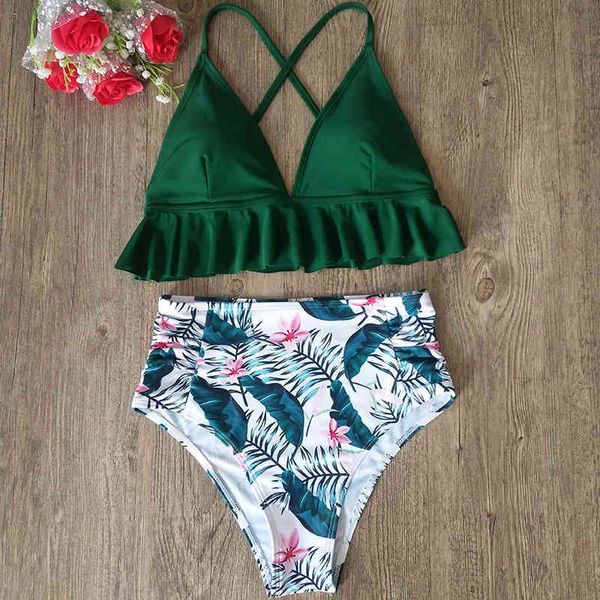 bikini and 2020 design new color style nylon small chest gathered swimsuit girl, White;black
bikini and 2020 design new color style nylon small chest gathered swimsuit girl, White;black