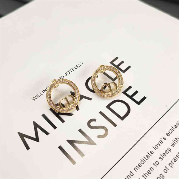 2021 luxury designer jewelry / fashion earrings new diamond circle letter earrings for women, Silver
2021 luxury designer jewelry / fashion earrings new diamond circle letter earrings for women, Silver
