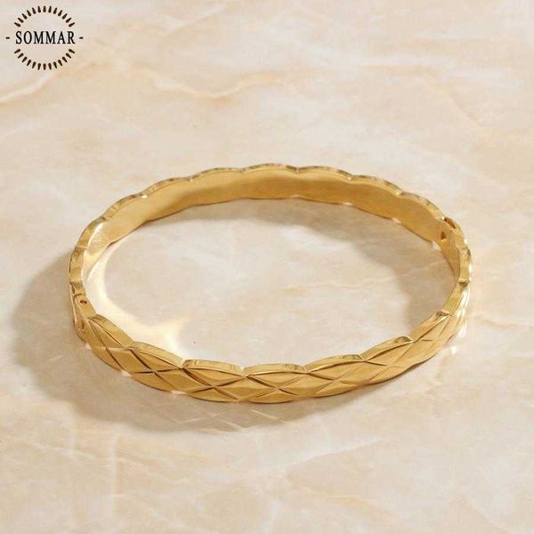 sommar fashion new brand design luxurio gold filled women friendship bangle circular wedding bracelet elegant q0717, Black
sommar fashion new brand design luxurio gold filled women friendship bangle circular wedding bracelet elegant q0717, Black
