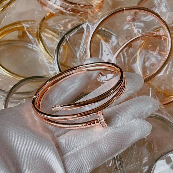 bangle 2021 bracelets for women classicnail design 925 sterling luxury fashion designer, Black
bangle 2021 bracelets for women classicnail design 925 sterling luxury fashion designer, Black