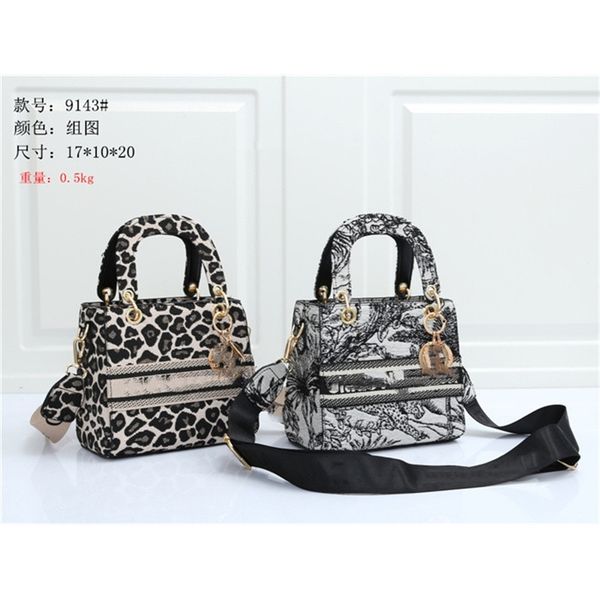 designer handbags fashion 2021 new korean version messenger leisure texture single shoulder women's hand printed bag
designer handbags fashion 2021 new korean version messenger leisure texture single shoulder women's hand printed bag