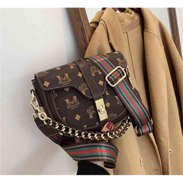 2022 factory outlet online letter chain armpit women's bag spring printed small square single shoulder messenger bag
2022 factory outlet online letter chain armpit women's bag spring printed small square single shoulder messenger bag