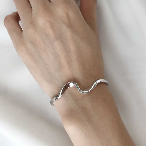 cool design round silver color bracelets for women fashion jewelry new elegant big irregular rose gold bangles girls jewellery q0719, Black
cool design round silver color bracelets for women fashion jewelry new elegant big irregular rose gold bangles girls jewellery q0719, Black