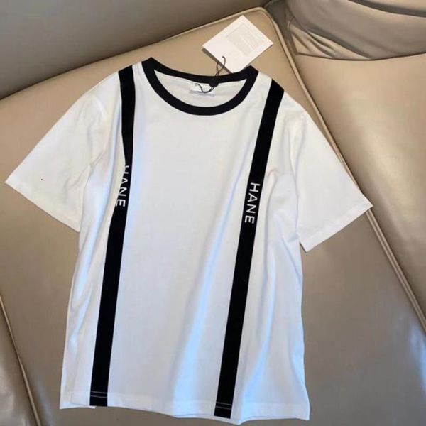 and white contrast black classic atmosphere shoulder belt flocking technology, age reducing fashionable t-shirt
and white contrast black classic atmosphere shoulder belt flocking technology, age reducing fashionable t-shirt