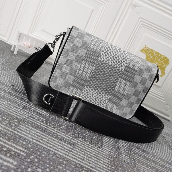 Top quality fashion men's messenger bag canvas material production designer horizontal size 23.5-14.5-5cm
Top quality fashion men's messenger bag canvas material production designer horizontal size 23.5-14.5-5cm