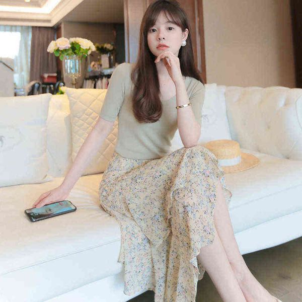 casual dresses summer street 2022 chic red salt sweet fashion broken flower two suits, Black;gray
casual dresses summer street 2022 chic red salt sweet fashion broken flower two suits, Black;gray
